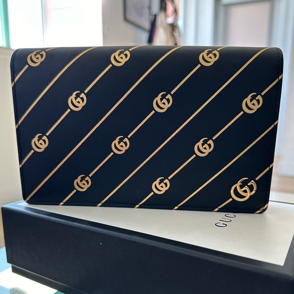 Gucci Diagonal GG Chain Wallet - Picture 2 of 11